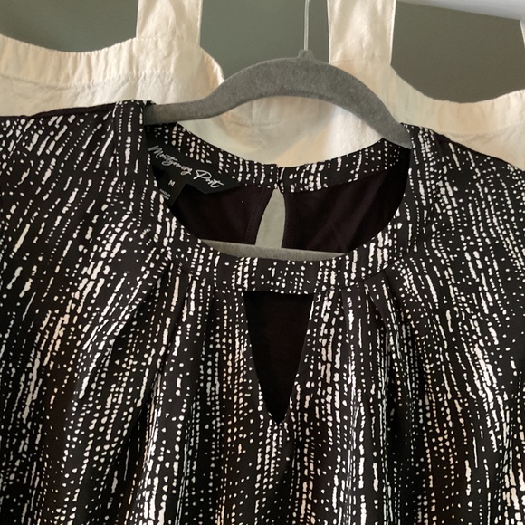 Poly drape top. - Picture 2 of 3